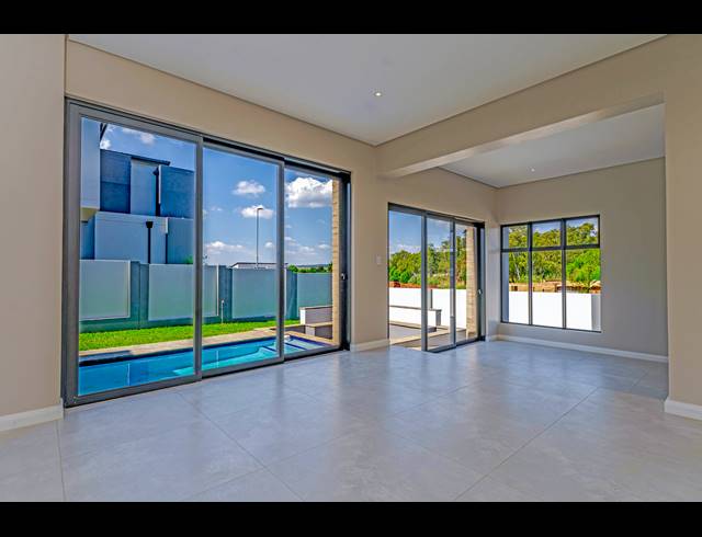 4 BEDROOM FREEHOLD FOR SALE IN OLIFANTSFONTEIN